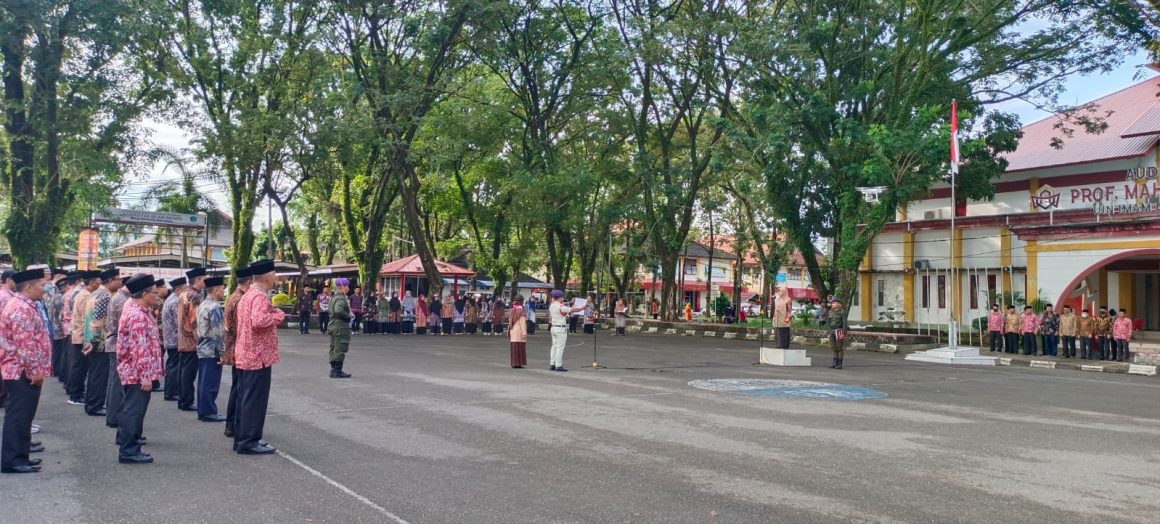 Suasana pelaksanaan upacara bendera memperingati hari pahlawan nasional UIN Imam Bonjol Padang (Foto: Febrian Hidayat/suarakampus.com)